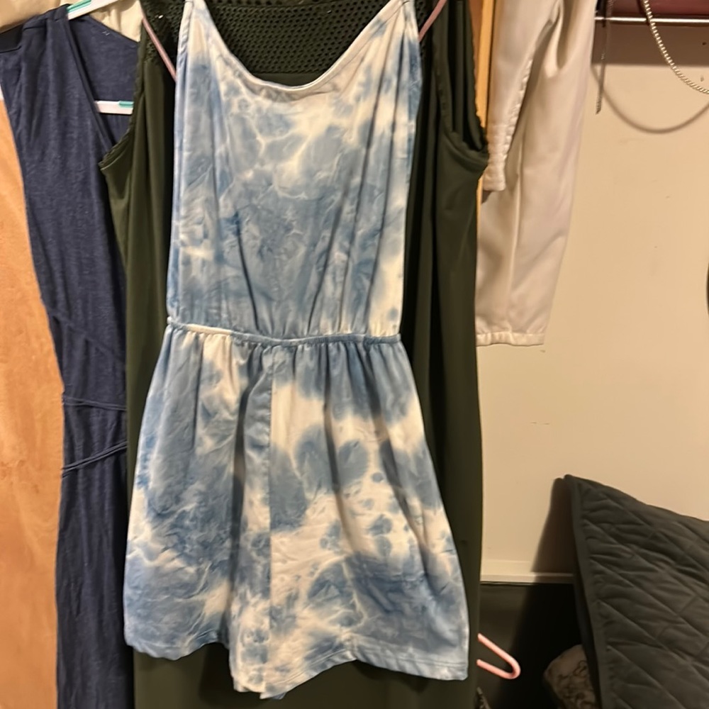 Cute lil tie dye blue and white Rue 21 romper